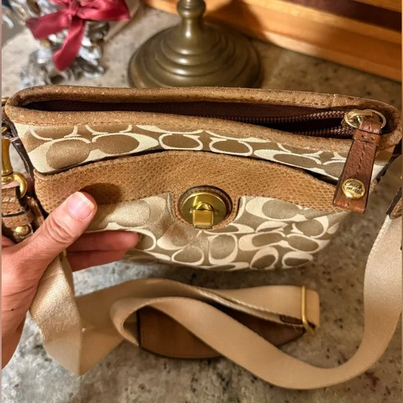 Coach Signature Canvas Crossbody Bag l|Tan Brown Turnlock Swingpack - Picture 2 of 4
